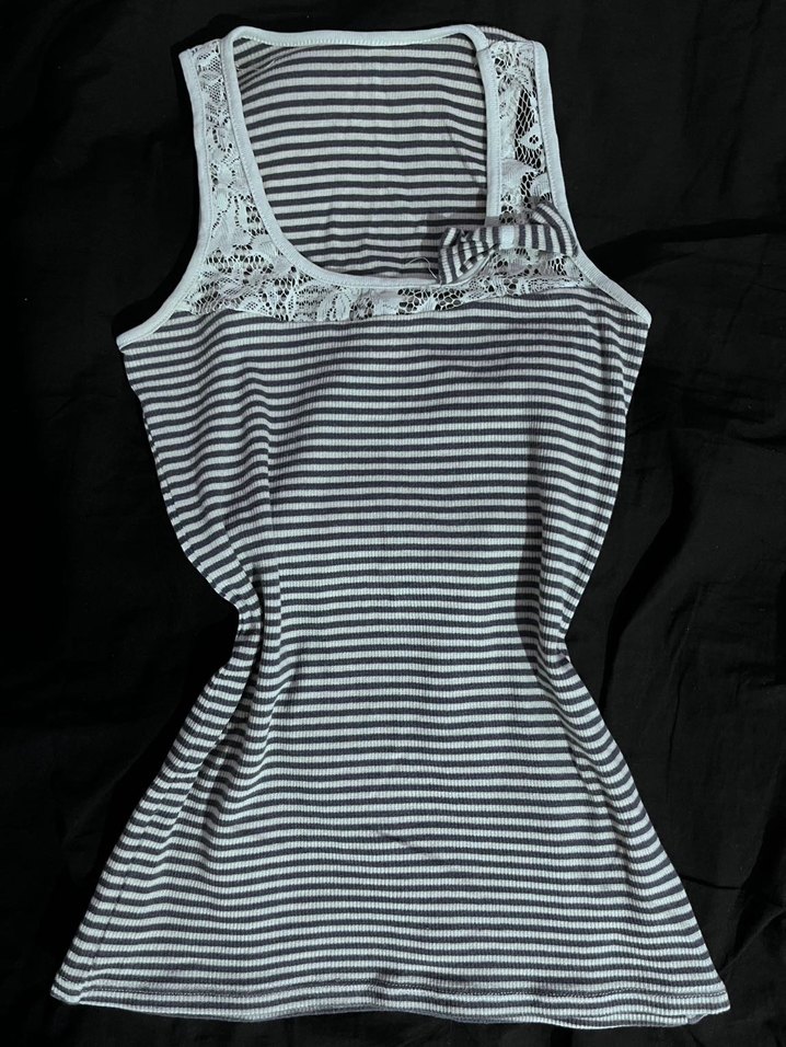 Fiyonklu Dantel Detaylı Vintage Bluz - Görsel 2