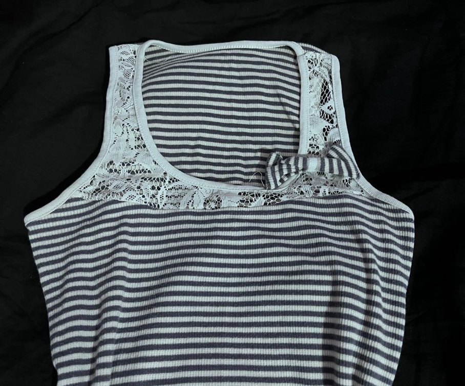 Fiyonklu Dantel Detaylı Vintage Bluz - Görsel 3