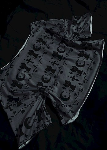 Kara Kedi ve Ay Desenli Crop Bluz - Görsel 2