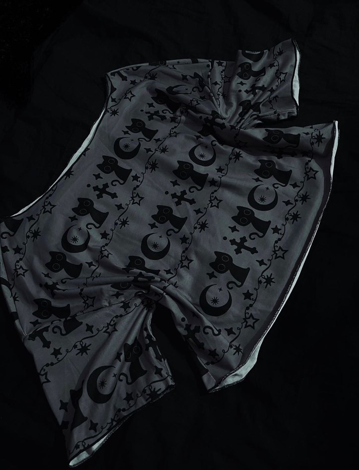 Kara Kedi ve Ay Desenli Crop Bluz - Görsel 2