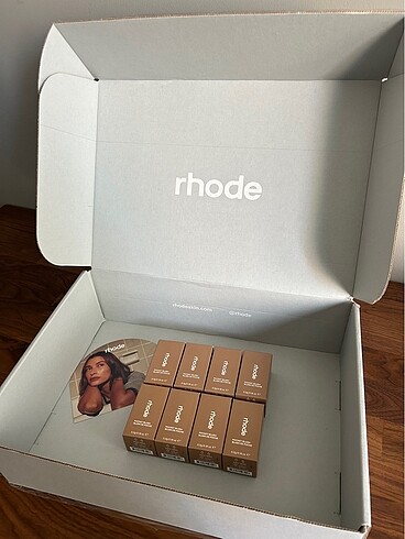 Rhode Pocket Blush Toasted Teddy/Date Cake