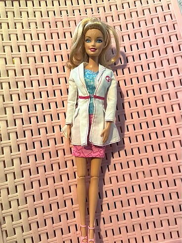 Doktor Barbie eklemli
