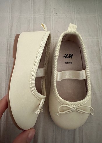 Kız Çocuk Beyaz Lastikli Babet Ayakkabı - Görsel 2