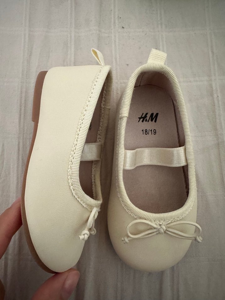 Kız Çocuk Beyaz Lastikli Babet Ayakkabı - Görsel 2