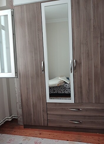 3 kapalı giysi dolabı 