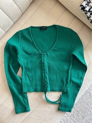 Yesil Crop kadın
