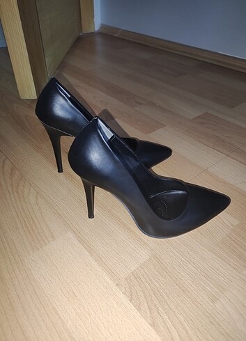 Siyah Stiletto