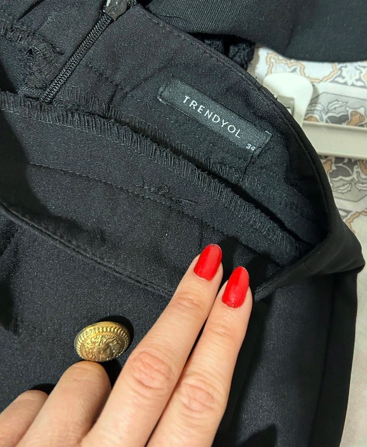 Gold Düğmeli Şort - Görsel 3