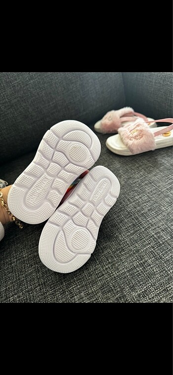 22 Beden Skechers kız çocuk ayakkabı