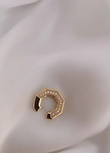 Zara Altıgen altinsarisi tam tur taşlı earcuff