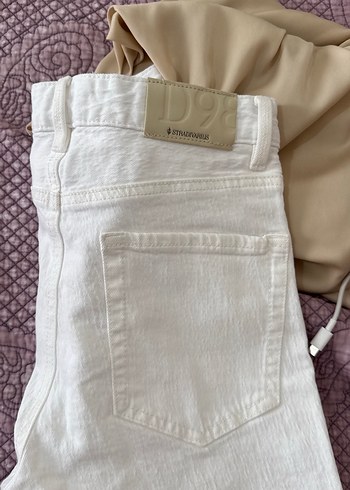 34 Beden D98 Beyaz Kadın Kot Pantolon Regular Fit stradivarius