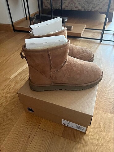 TABA UGG MINI II