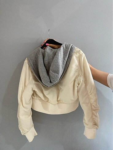 Bershka Ekru Crop Mont