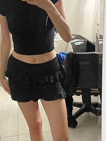 Mini pileli siyah etek