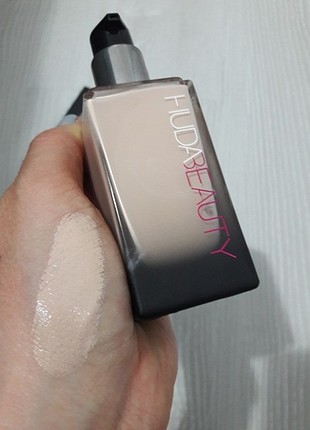  Beden ten rengi Renk Huda Beauty FauxFilter Fondöten 110N Angel Food Rengi