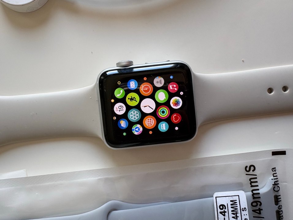 Apple watch 3 42 mm Pil sağlığı %86 — görsel 2/11