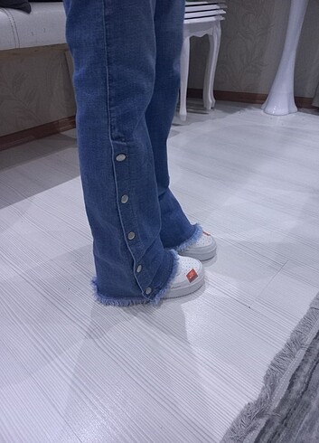 11-12 Yaş Beden mavi Renk 11 yaş kız çocuk kot pantalon yanlar çıt çıtlı