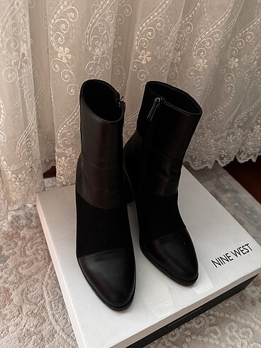 Nine West Siyah topuklu bot