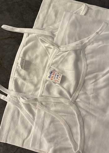 Beyaz Düğmeli V Yaka Kısa Kollu Hamile Tişörtü - Görsel 3