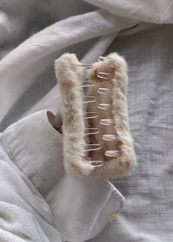 Bej peluşlu Toka  Mandal model  Büyük Boy - Görsel 3