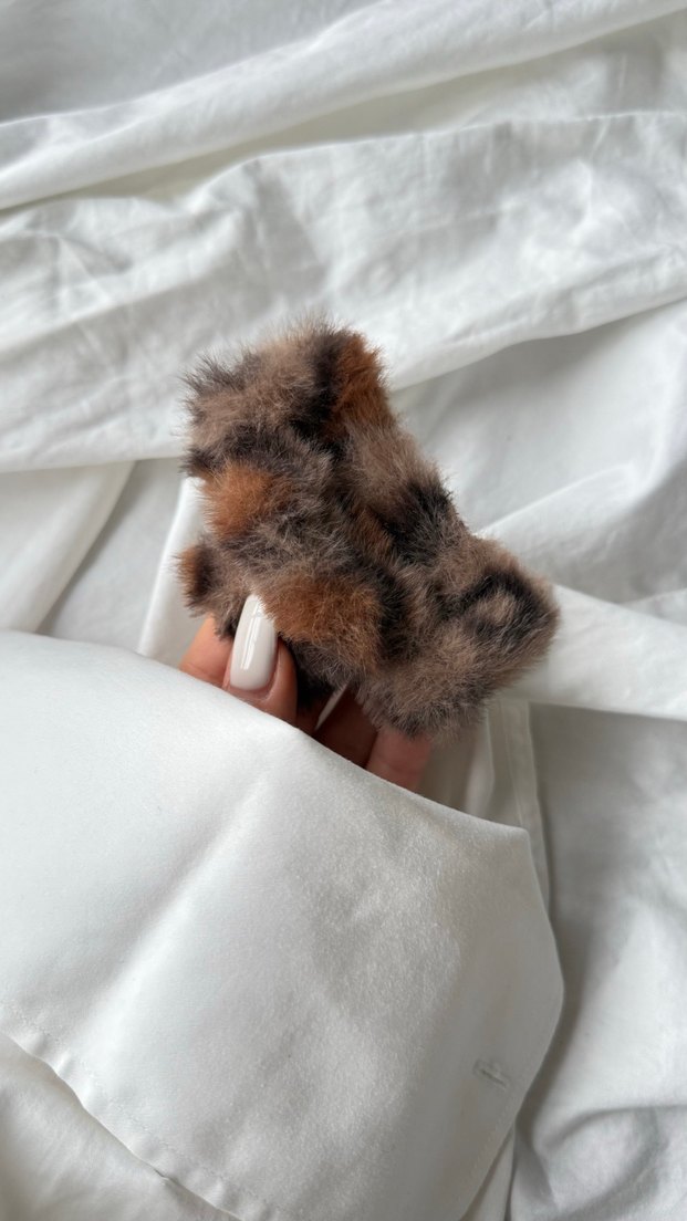 Kahverengi Kürklü Kadın Saç Tokası - Görsel 4