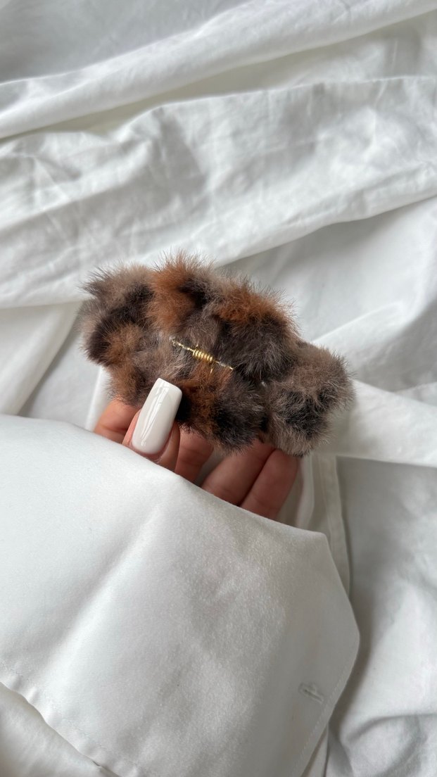 Kahverengi Kürklü Kadın Saç Tokası - Görsel 3