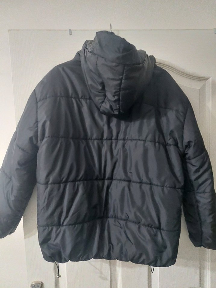 Siyah Kapüşonlu Fermuarlı Kadın Şişme Mont - Görsel 3