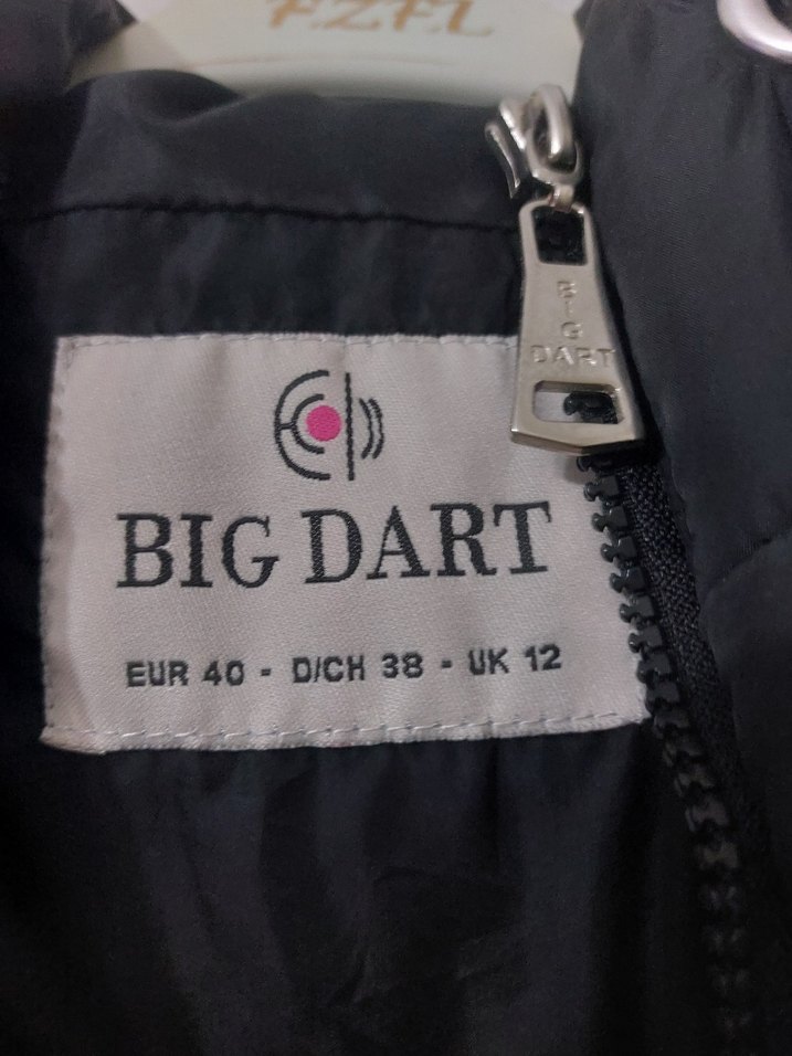 Siyah Kapüşonlu Fermuarlı Kadın Şişme Mont - Görsel 4