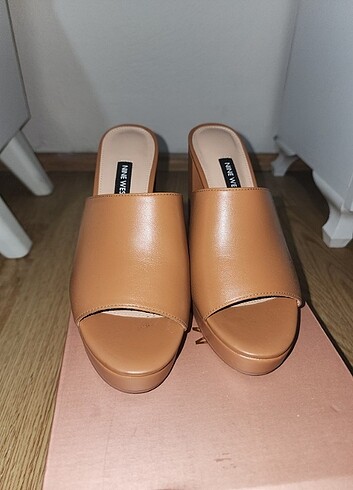 36 Beden Nine West Taba Renkli Topuklu Terlik