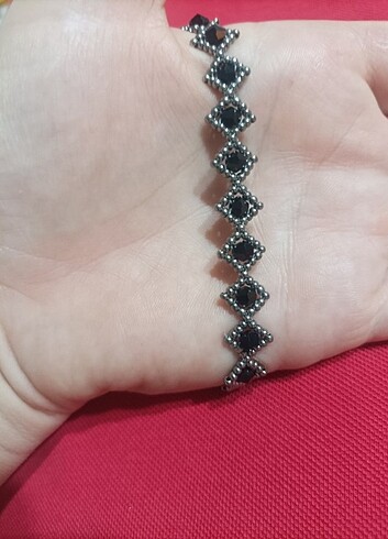 Beden Siyah kristal taşlı bileklik
