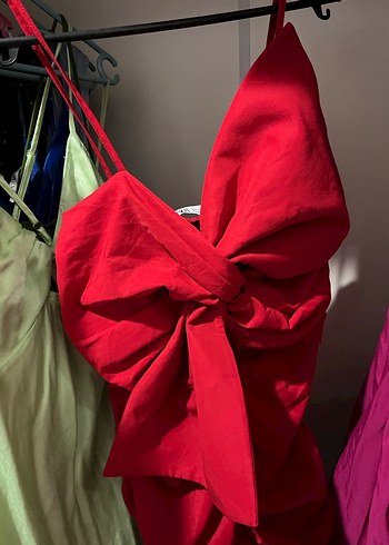Zara Kırmızı Drapeli Midi Abiye Elbise