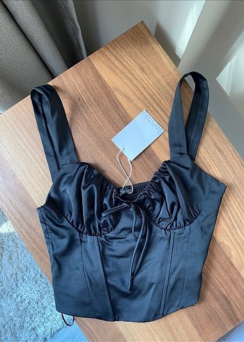 Siyah Parlak Kumaşlı Strappy Midi Büstiyer