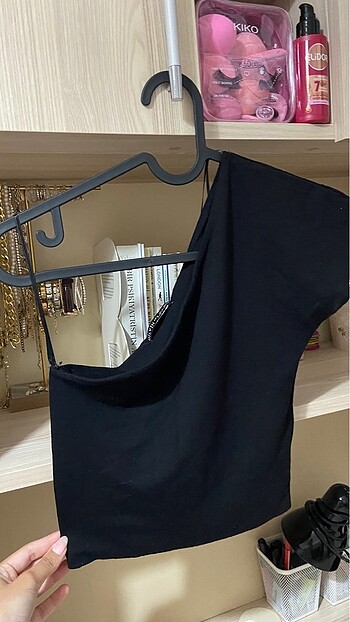 DİLVİN OMZU AÇIK CROP
