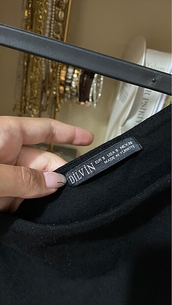 s Beden DİLVİN OMZU AÇIK CROP