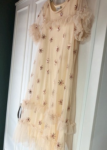 Bej Nakışlı Fırfırlı Kız Elbisesi - Görsel 4