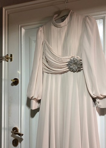 Drapeli bej tesettür abiye elbise - Görsel 7