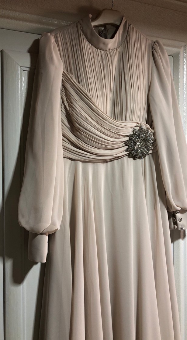 Drapeli bej tesettür abiye elbise - Görsel 5