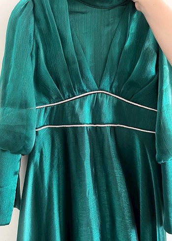 Uzun Drapeli V Yaka Parlak Yeşil Abiye - Görsel 2