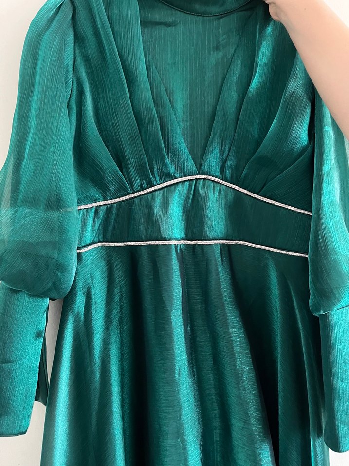 Uzun Drapeli V Yaka Parlak Yeşil Abiye - Görsel 2