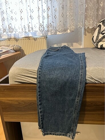 Lcw markasına ait high waıst straıght kot pantolon.