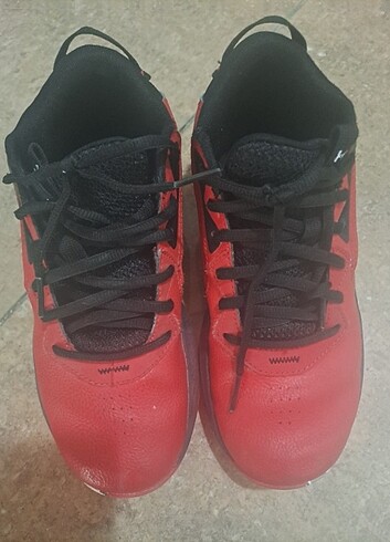 36 Beden kırmızı Renk Under armour cocuk basketbol ayakkabisi