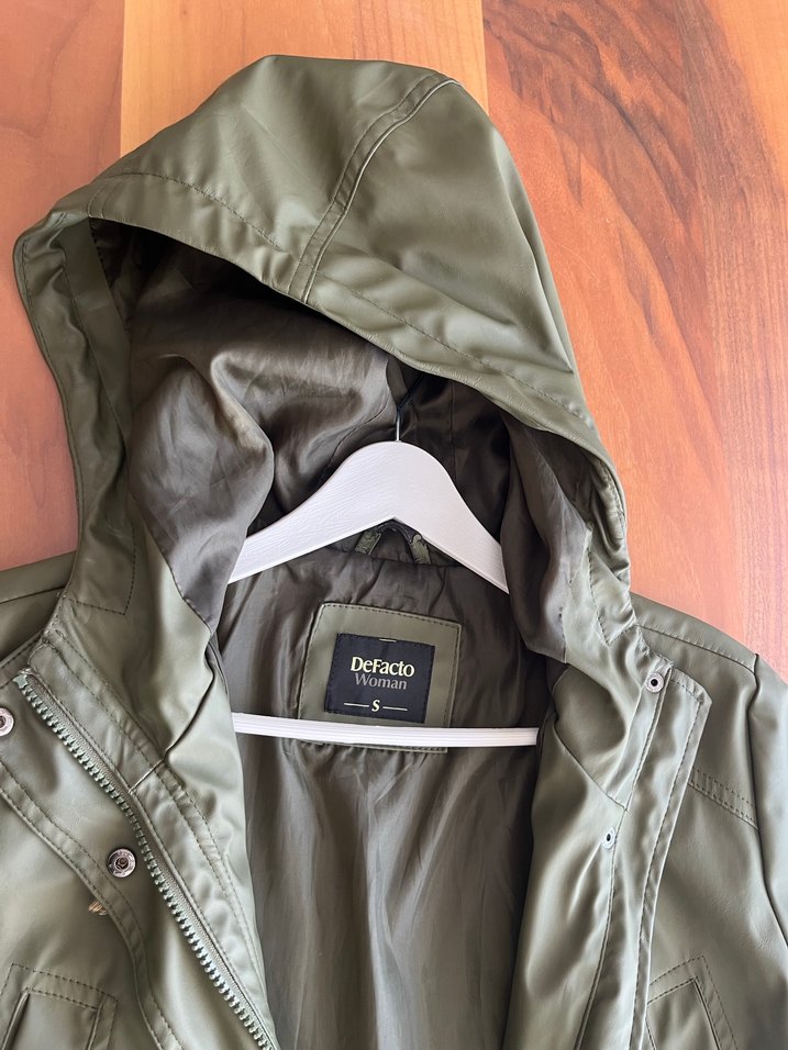 Kadın Haki Midi Yağmurluk Kapüşonlu - Görsel 4