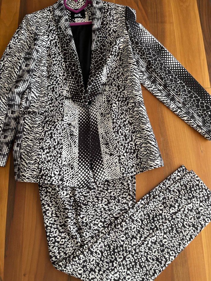 Kadın Yılan Desenli Uzun Ceket - Görsel 2