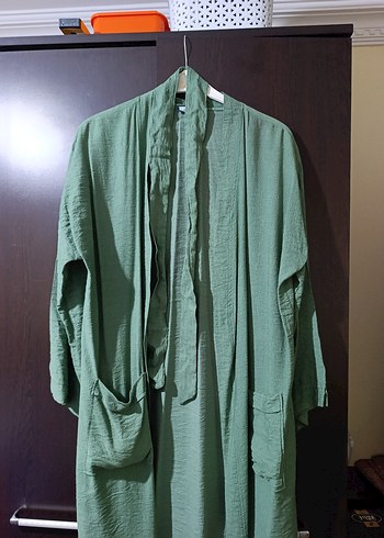 Uzun Kollu, Yüksek Yakalı Yeşil Keten kimona - Görsel 3