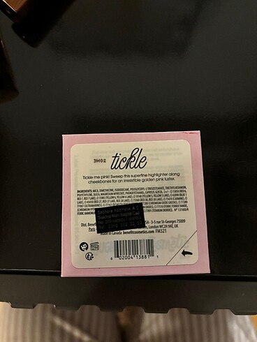  Beden Benefit tickle