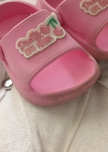 22 Beden Düğmeli Pembe Kız Çocuk Terliği