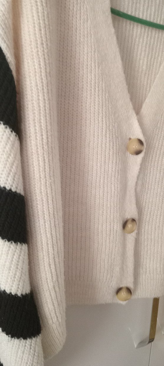 Rahat Kesim Renkli Kollu Kadın Hırka - Görsel 2