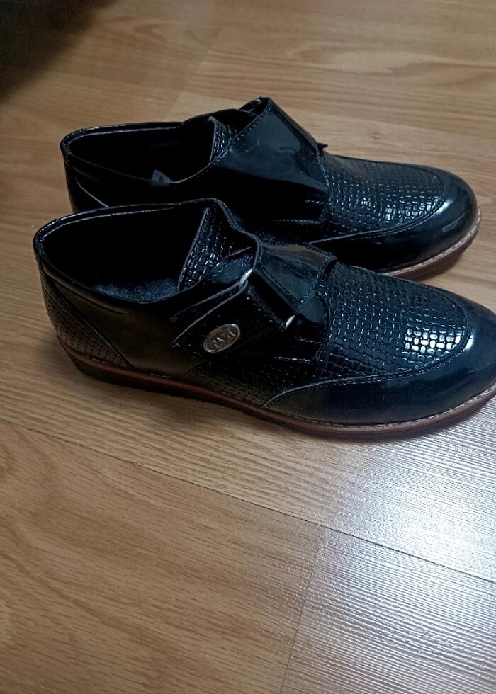 Az kullanılmış erkek çocuk ayakkabı - Görsel 2
