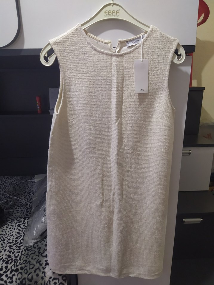 Beyaz Yüksek Yakalı Kolsuz Midi Elbise - Görsel 3