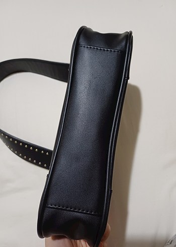  Beden Bershka Zımbalı Baget Çanta